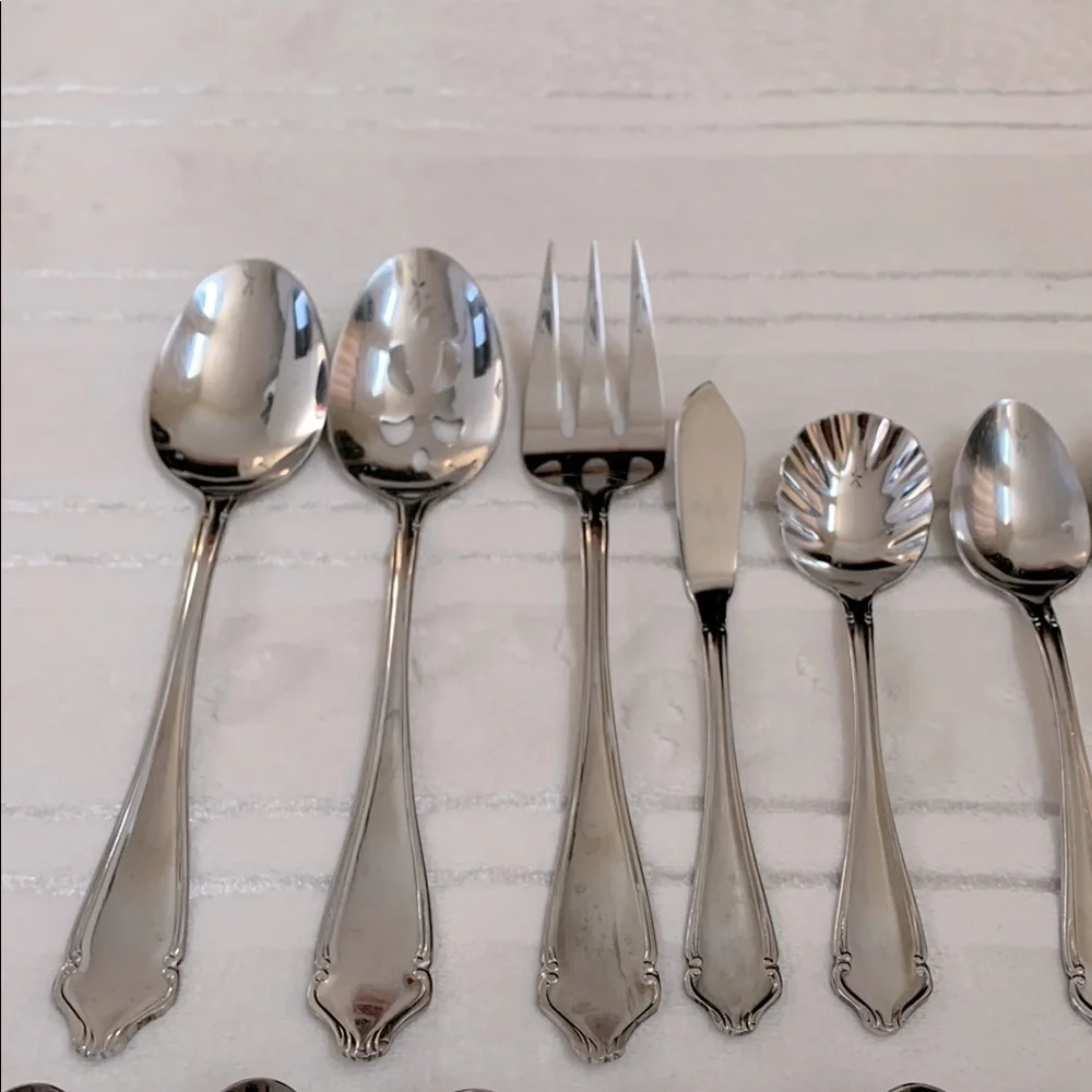 Isaac Mizrahi Elegant Stainless Silver Flatware 43 Pieces Cutlery Set